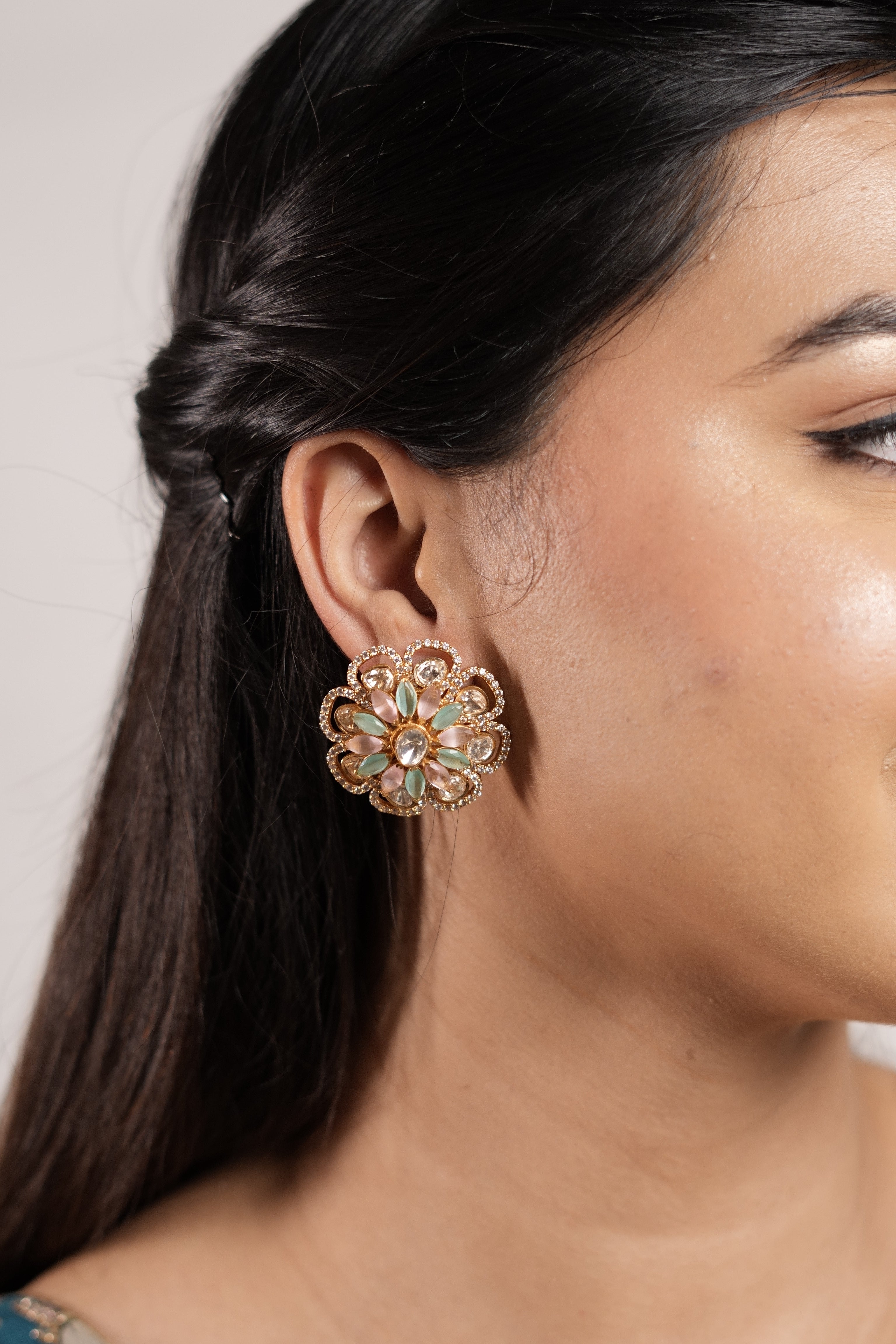 Gleaming petal Stud