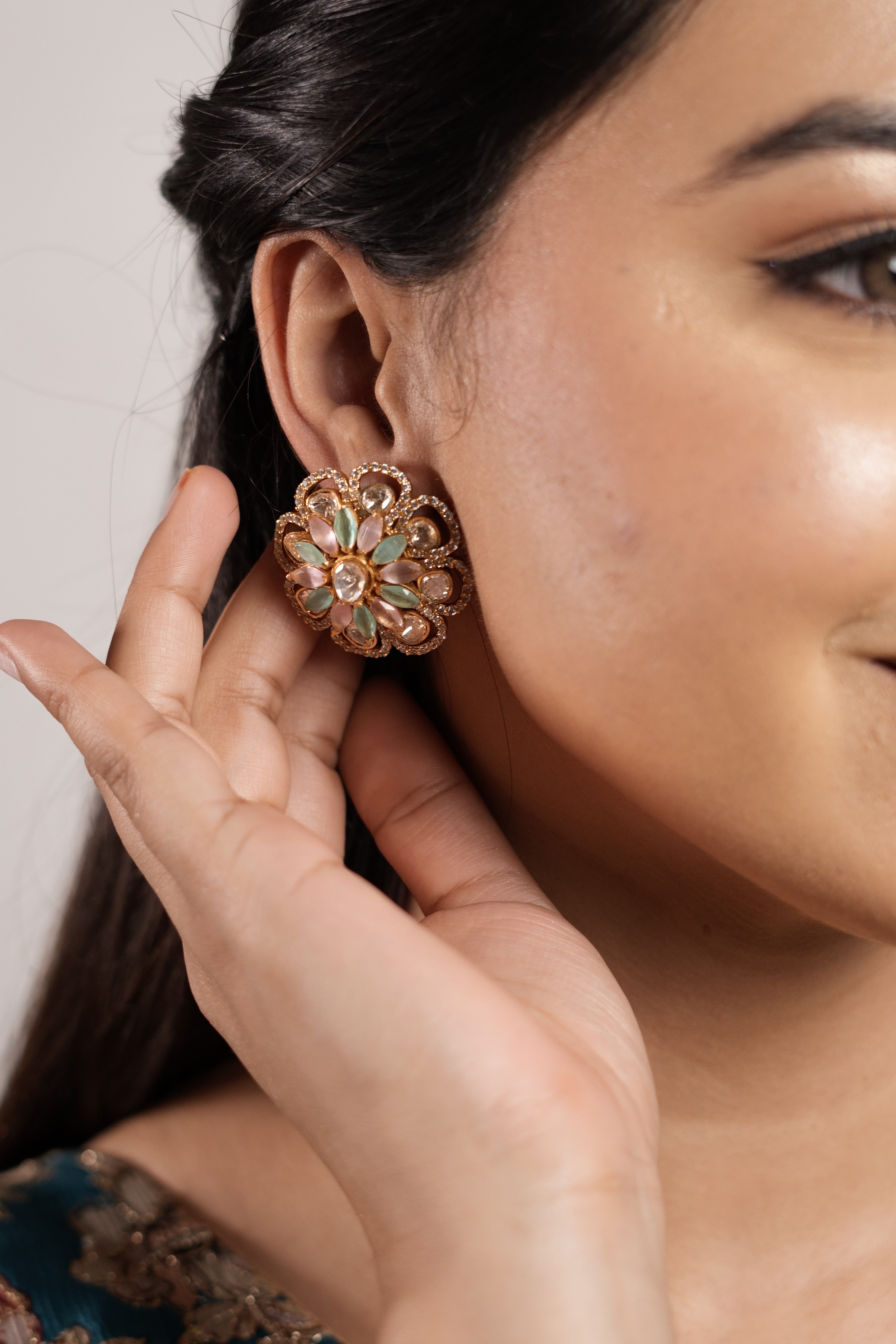 Gleaming petal Stud