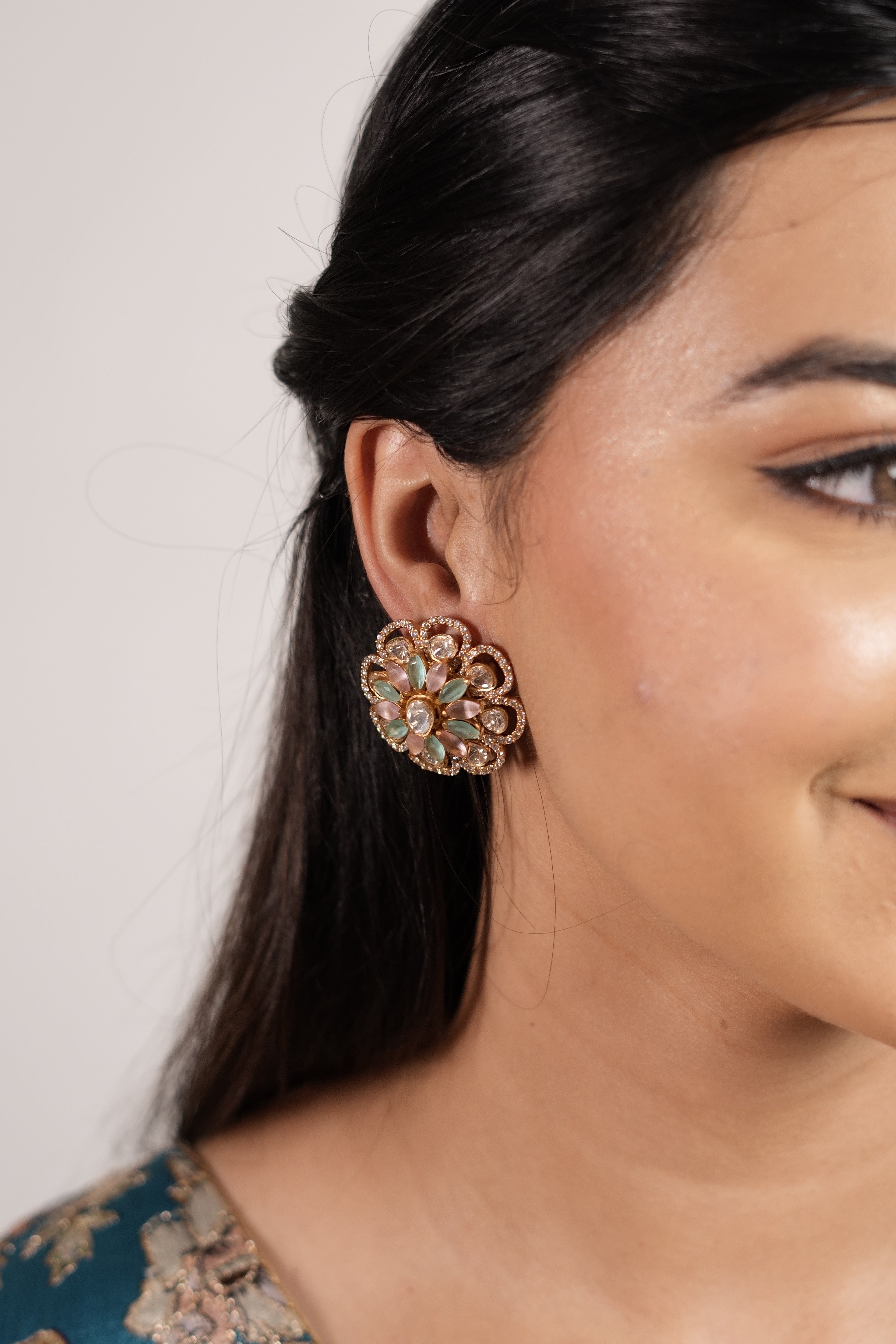 Gleaming petal Stud