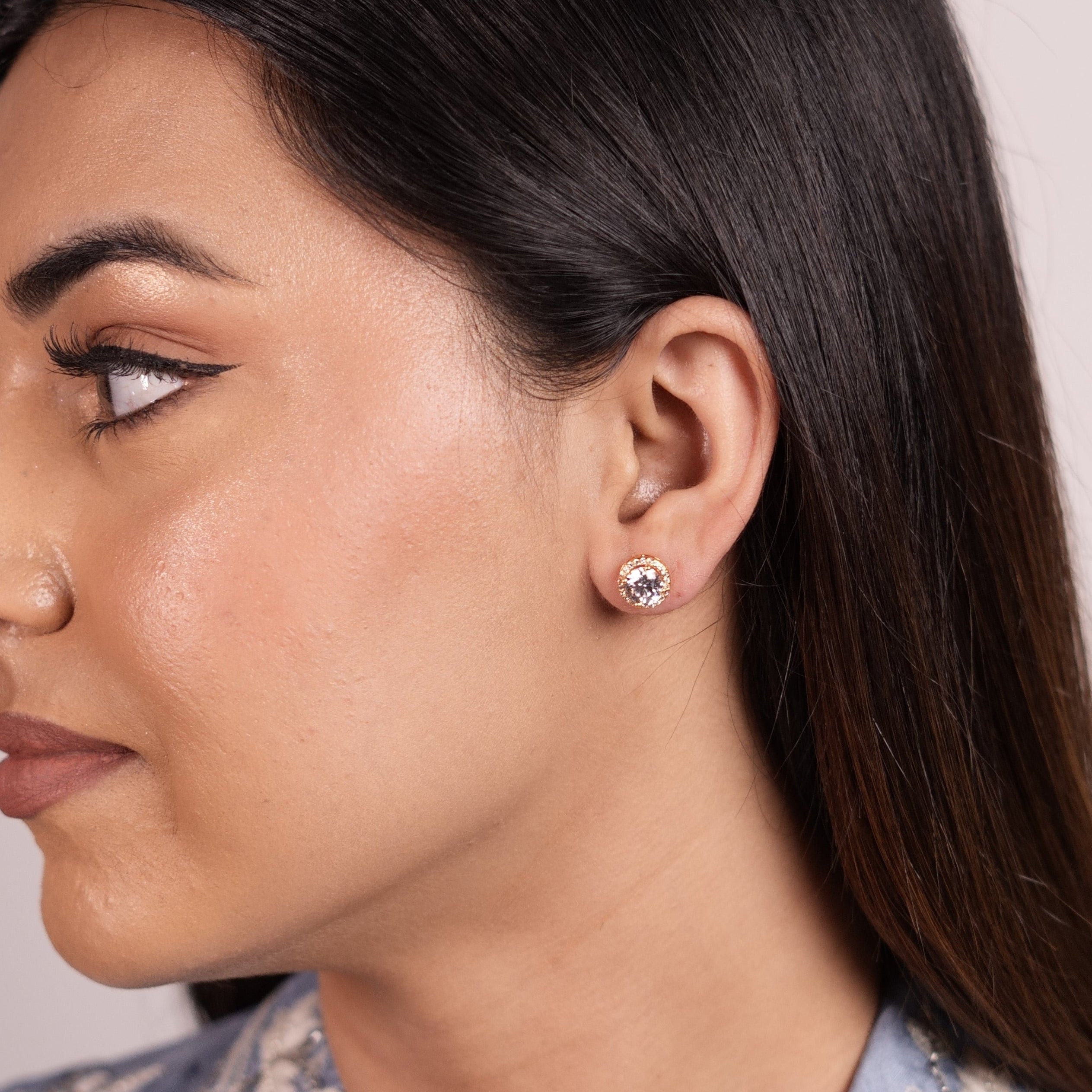 Round Jacket Gold Solitaire Stud