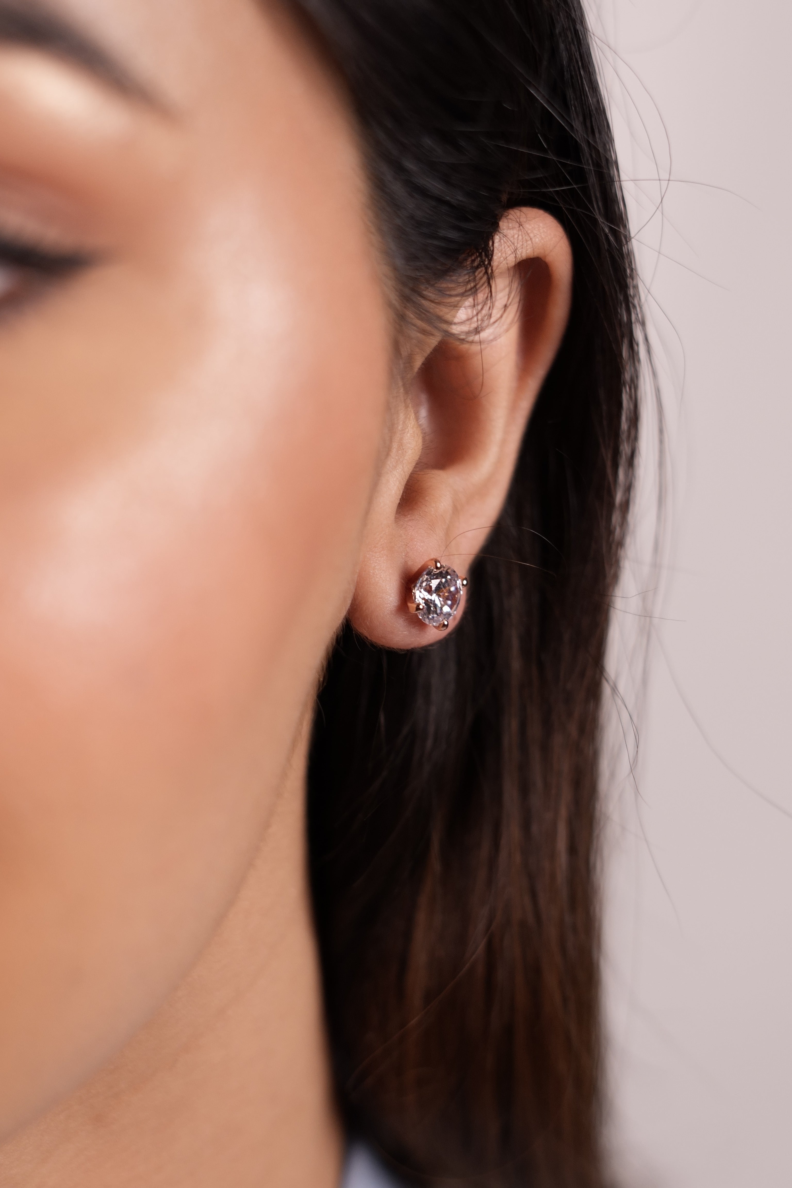 Round Rose Gold Solitaire Stud