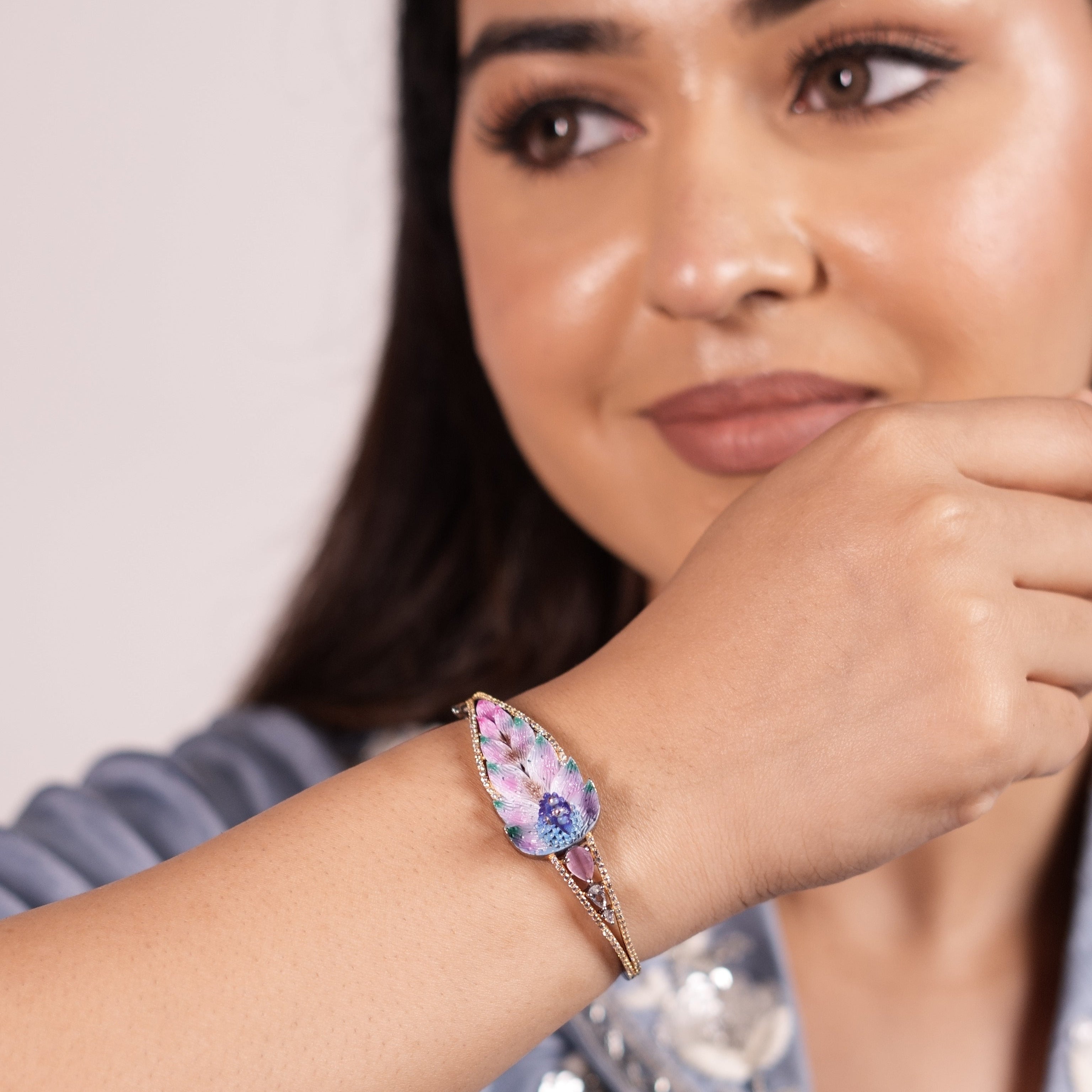 Elegant peacock bracelet