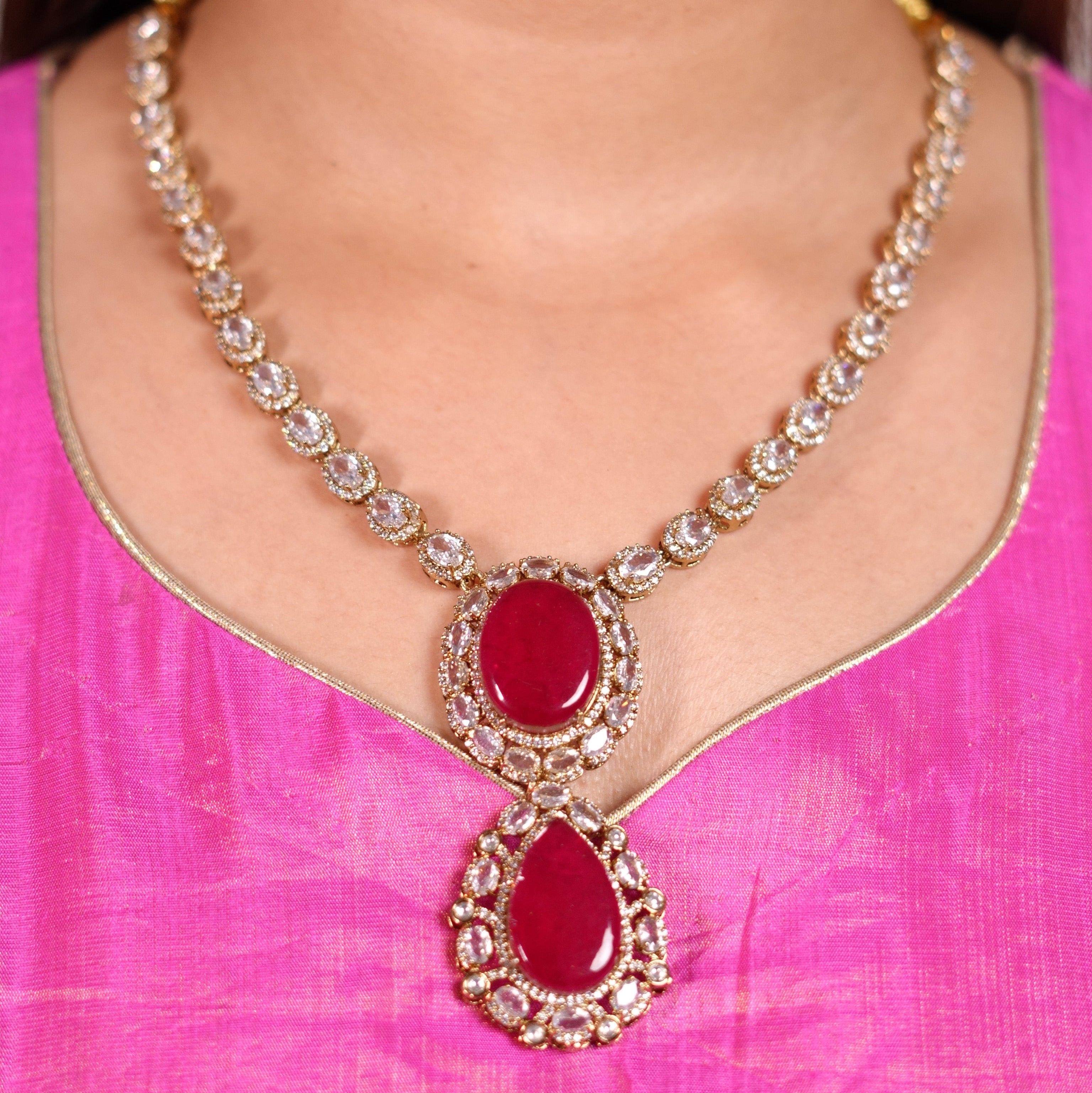 Majesty Glow Necklace