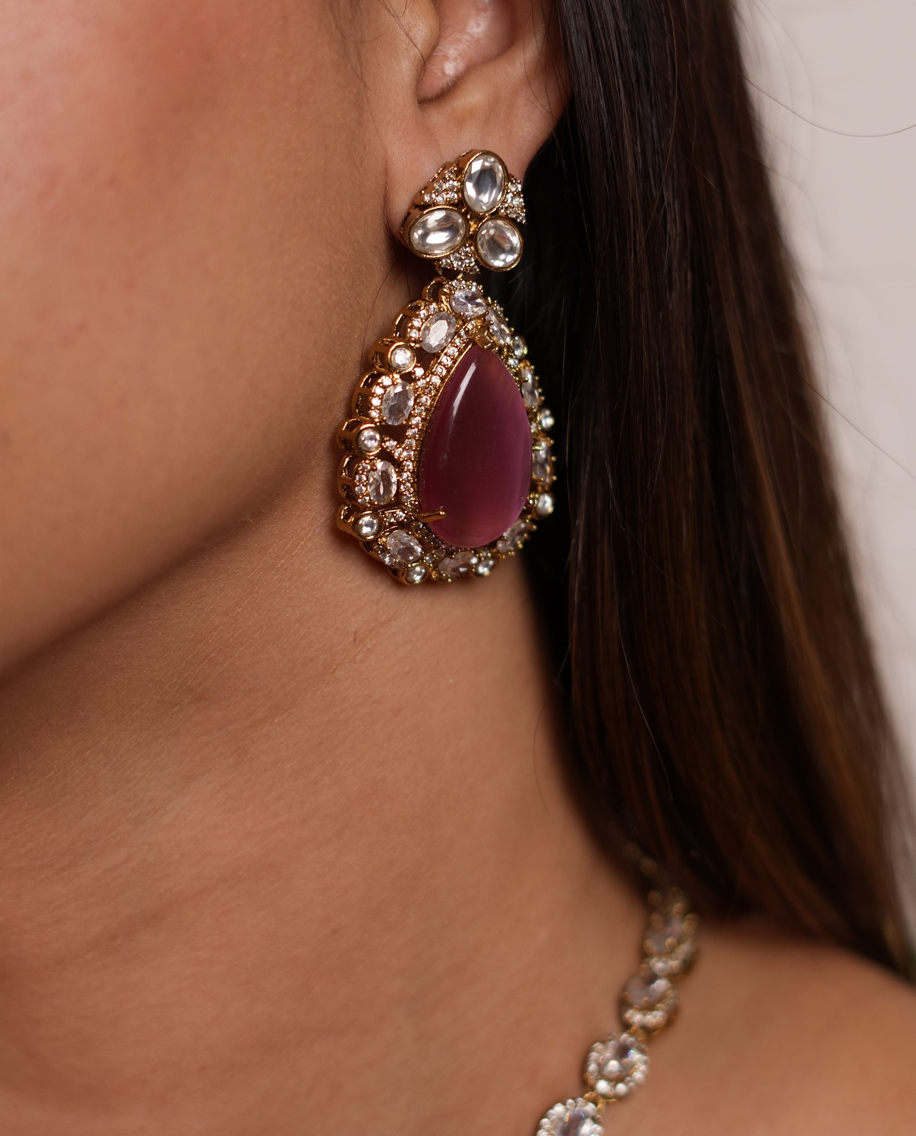 Majesty Glow Necklace