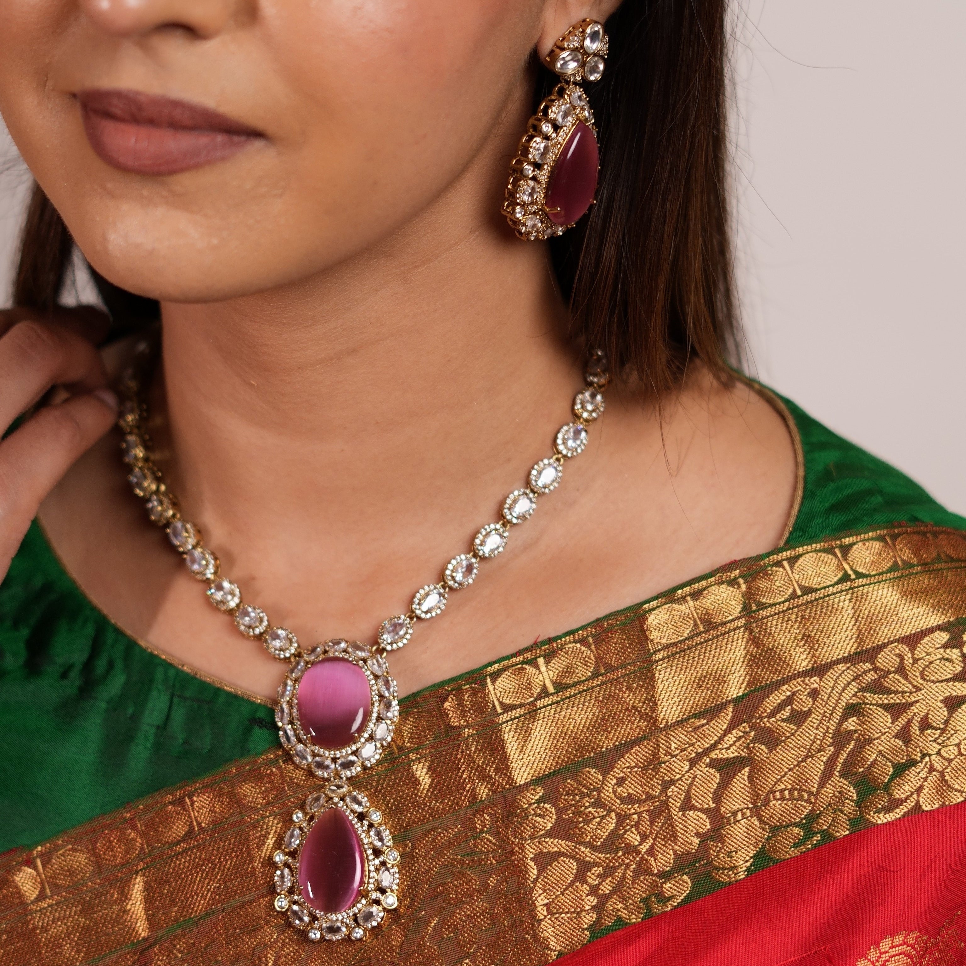 Majesty Glow Necklace