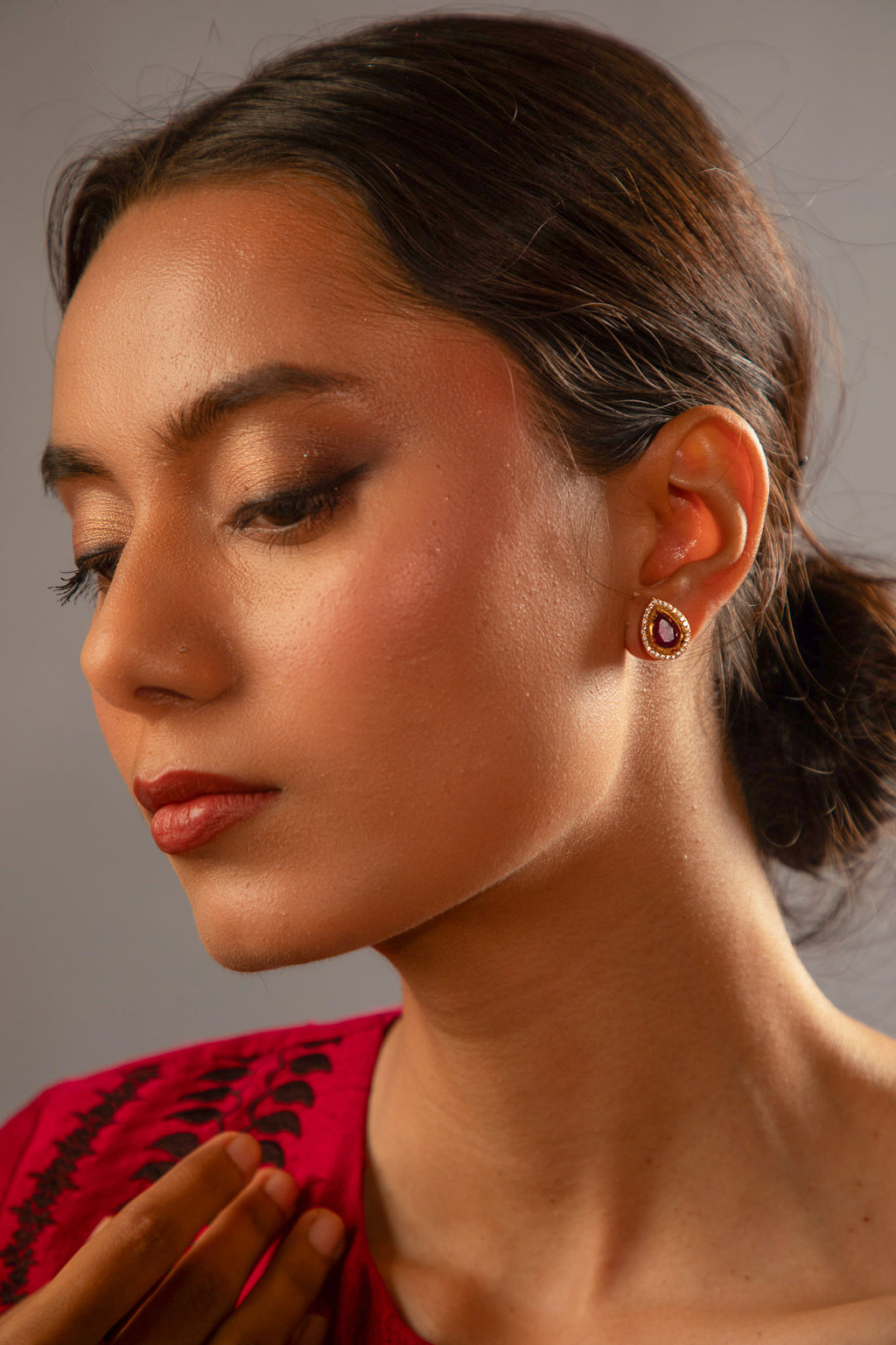 Tear drop kundan studs