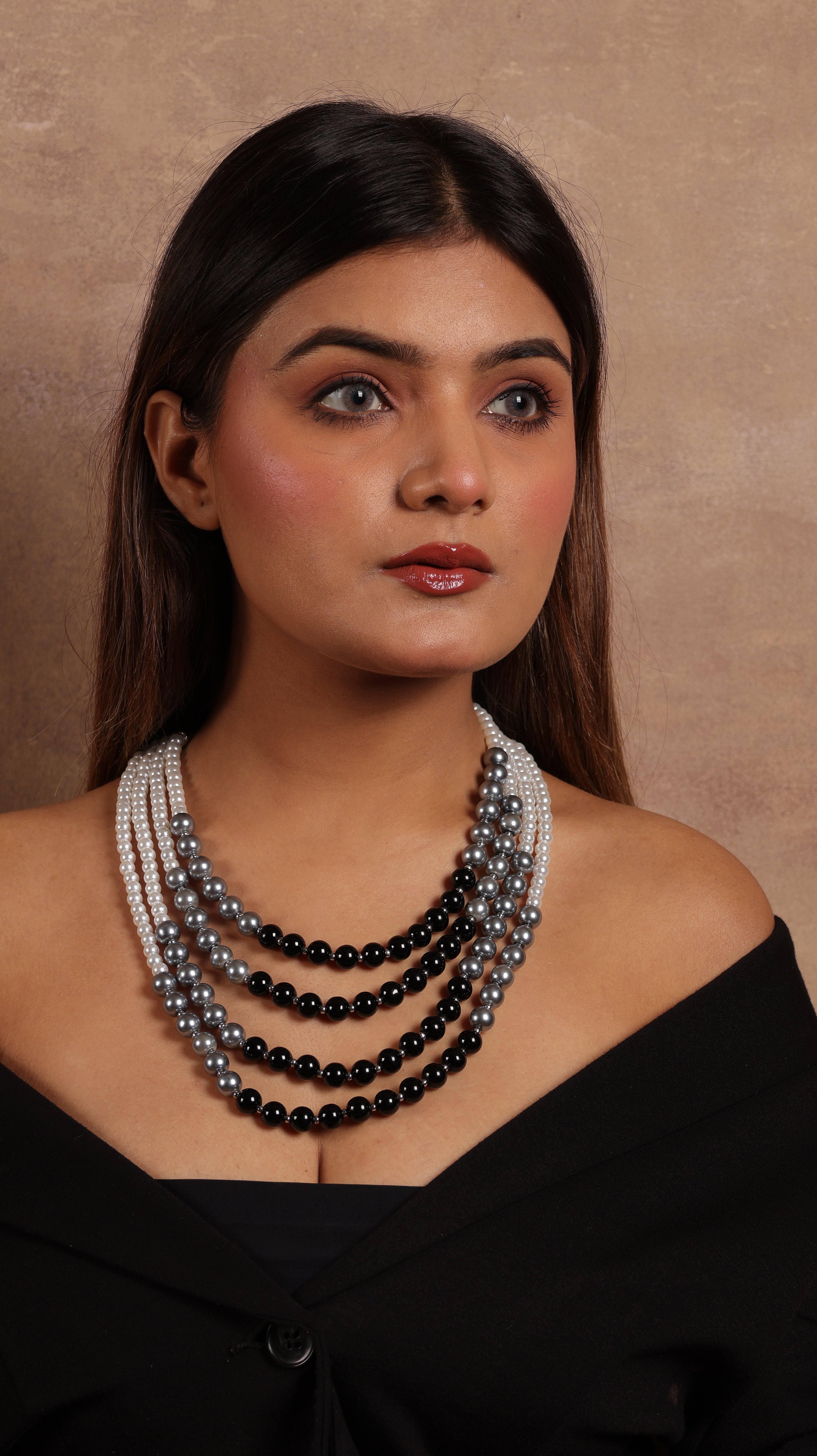 Snowdrop Pearl Neckpiece