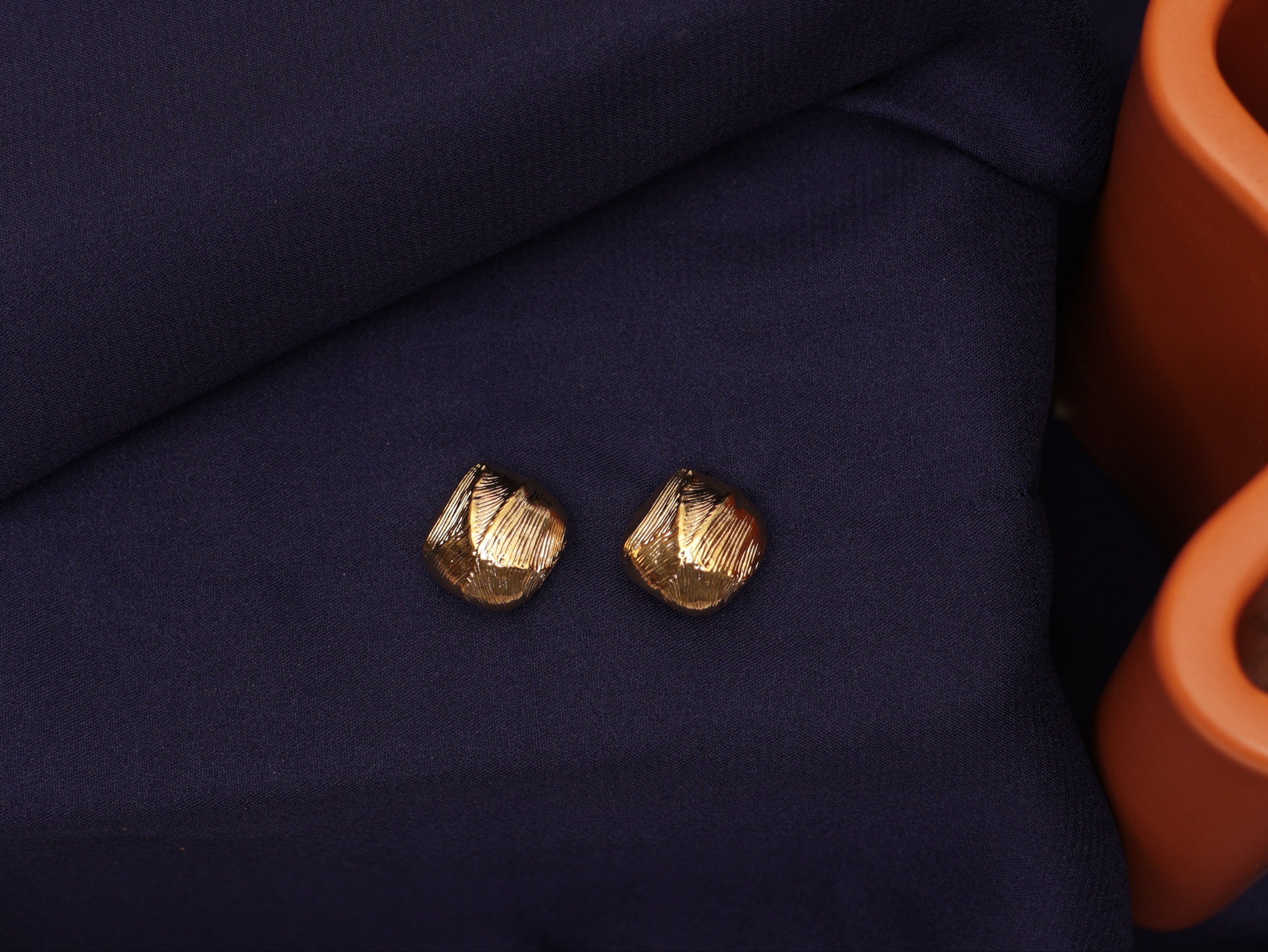 Dune Studs