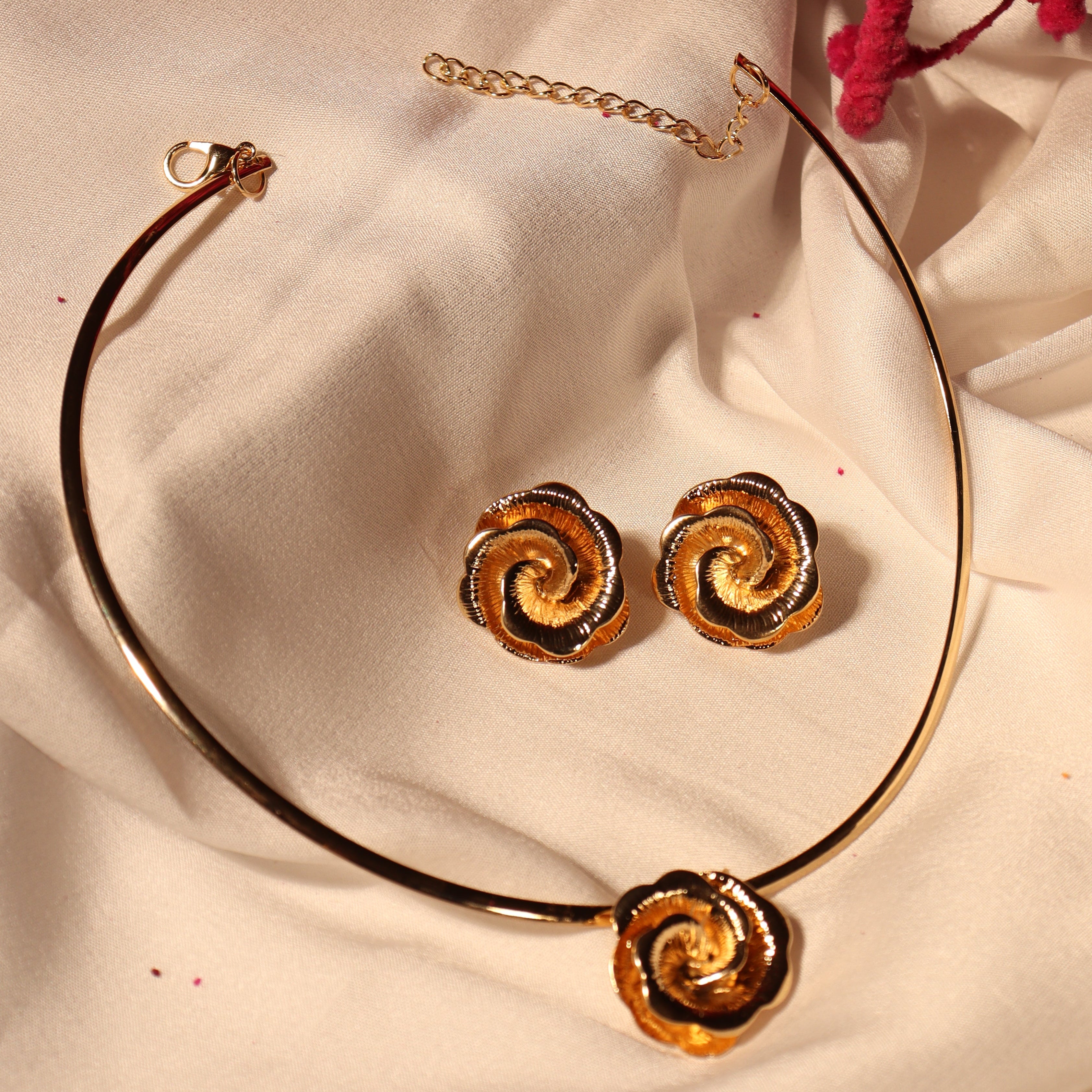 Cirque Fleur Necklace Set