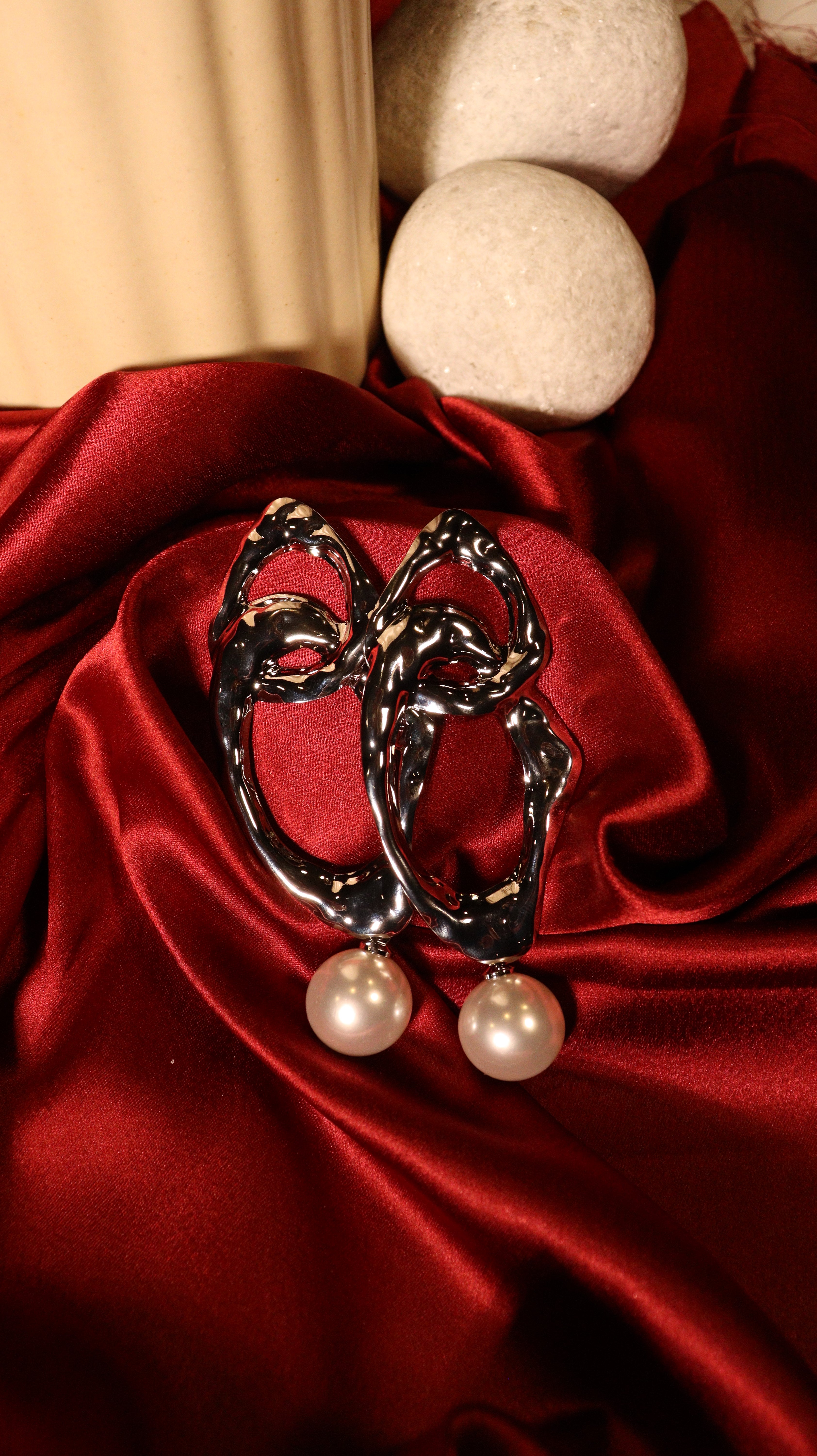 Metallic Pearl Drop Dangler