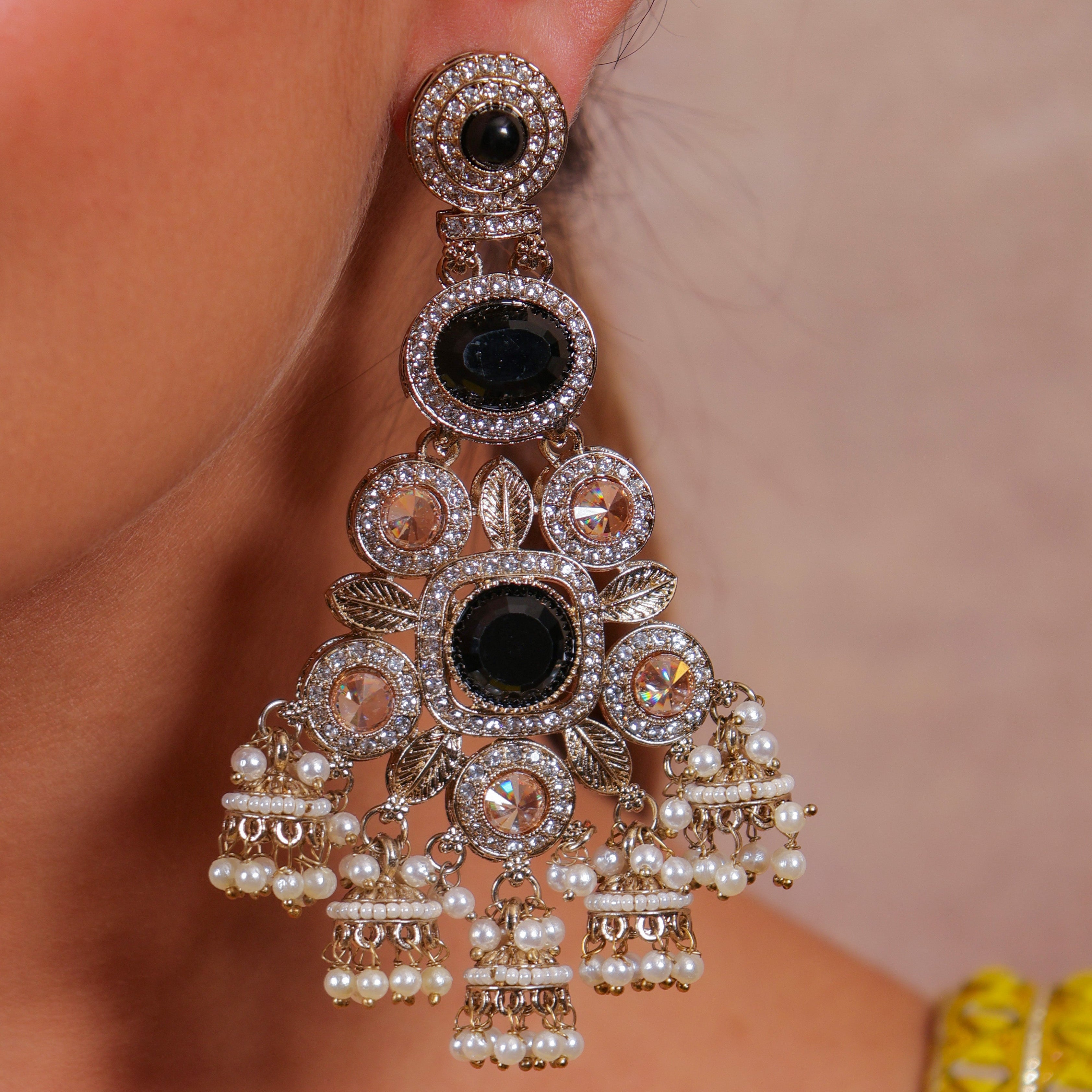 Zeenat Noir Dangle