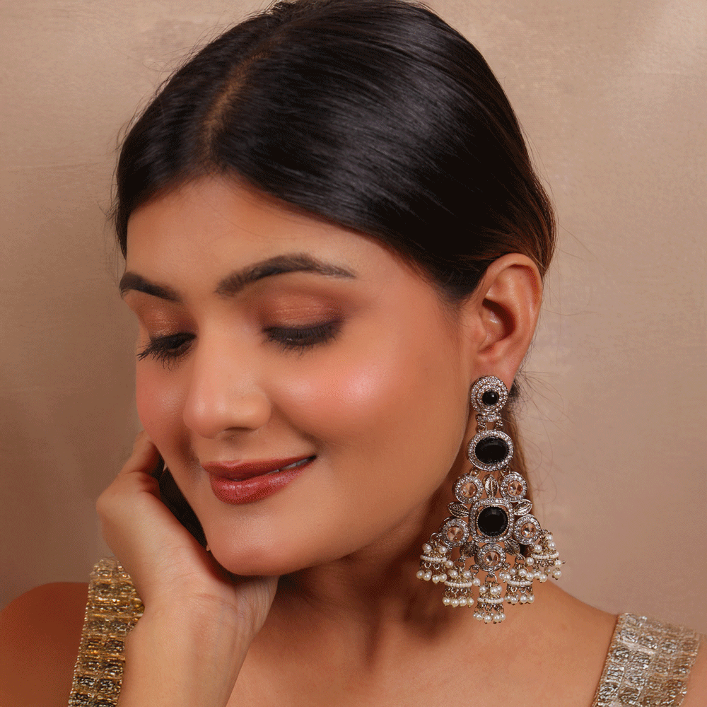 Zeenat Noir Dangle