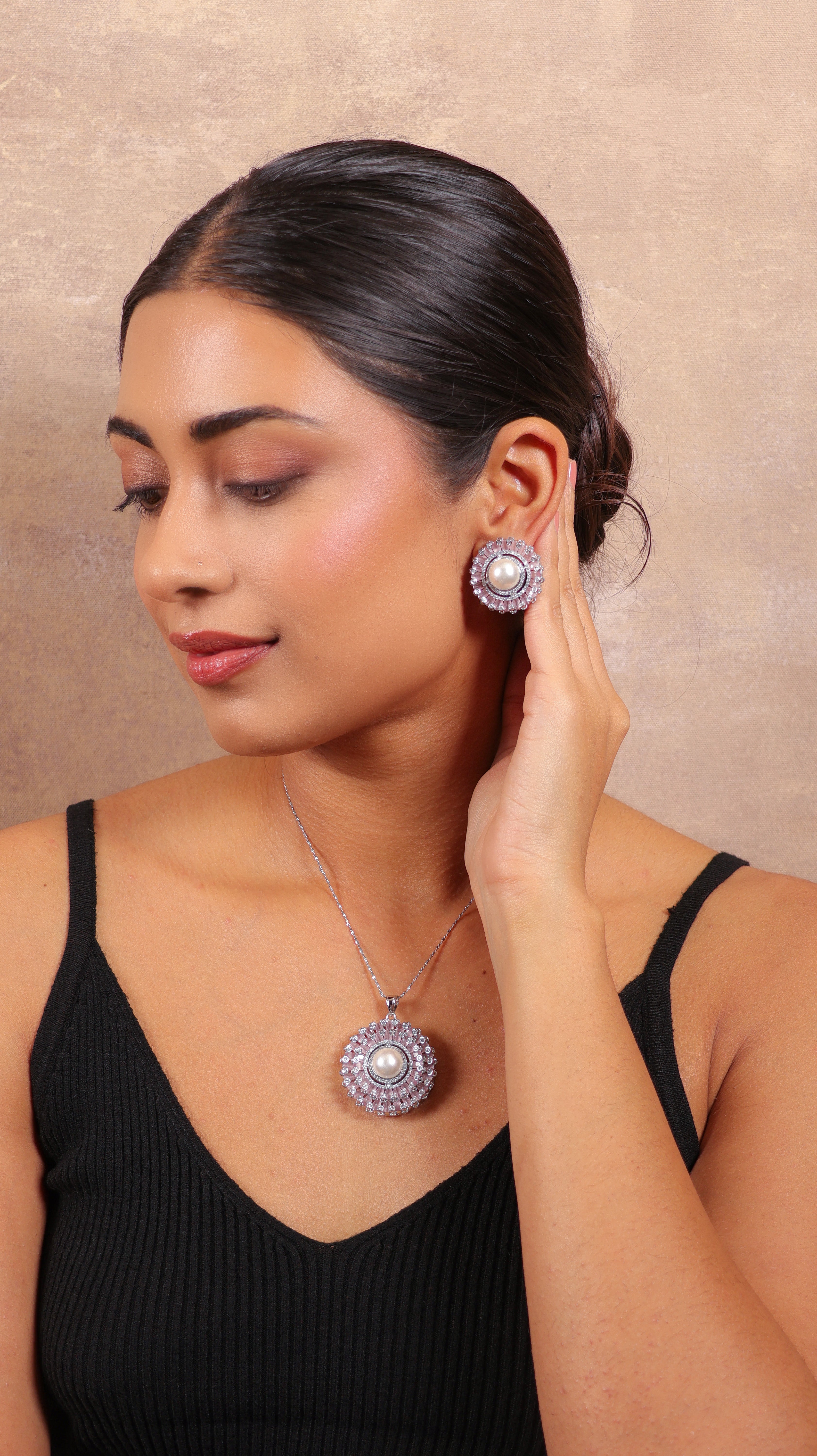 Lustrous Pearl Pendant Set
