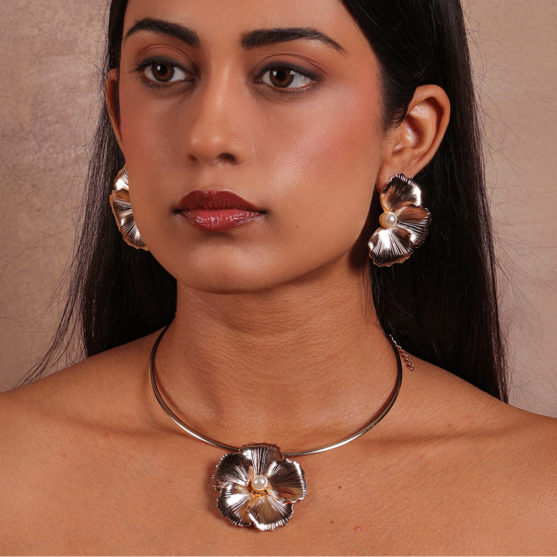 Golden camelia neckpiece with earrings