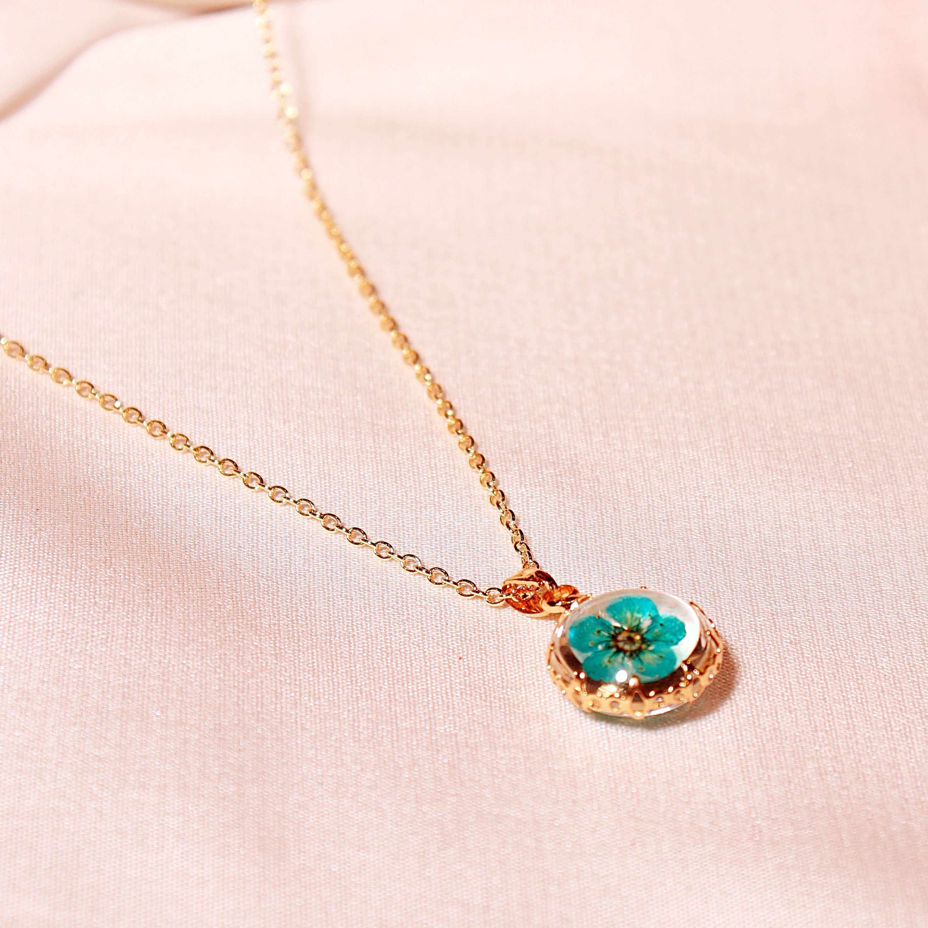 Resin Floral Pendant Raisin